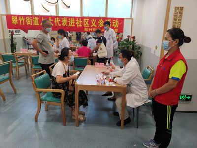 翠竹街道健康義診進社區(qū) 服務群眾暖人心
