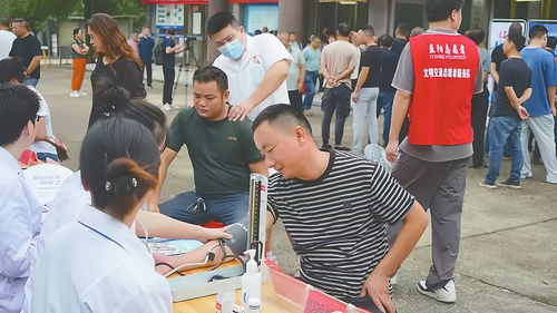 益陽近百名貨車司機集中加入工會，享受健康咨詢服務